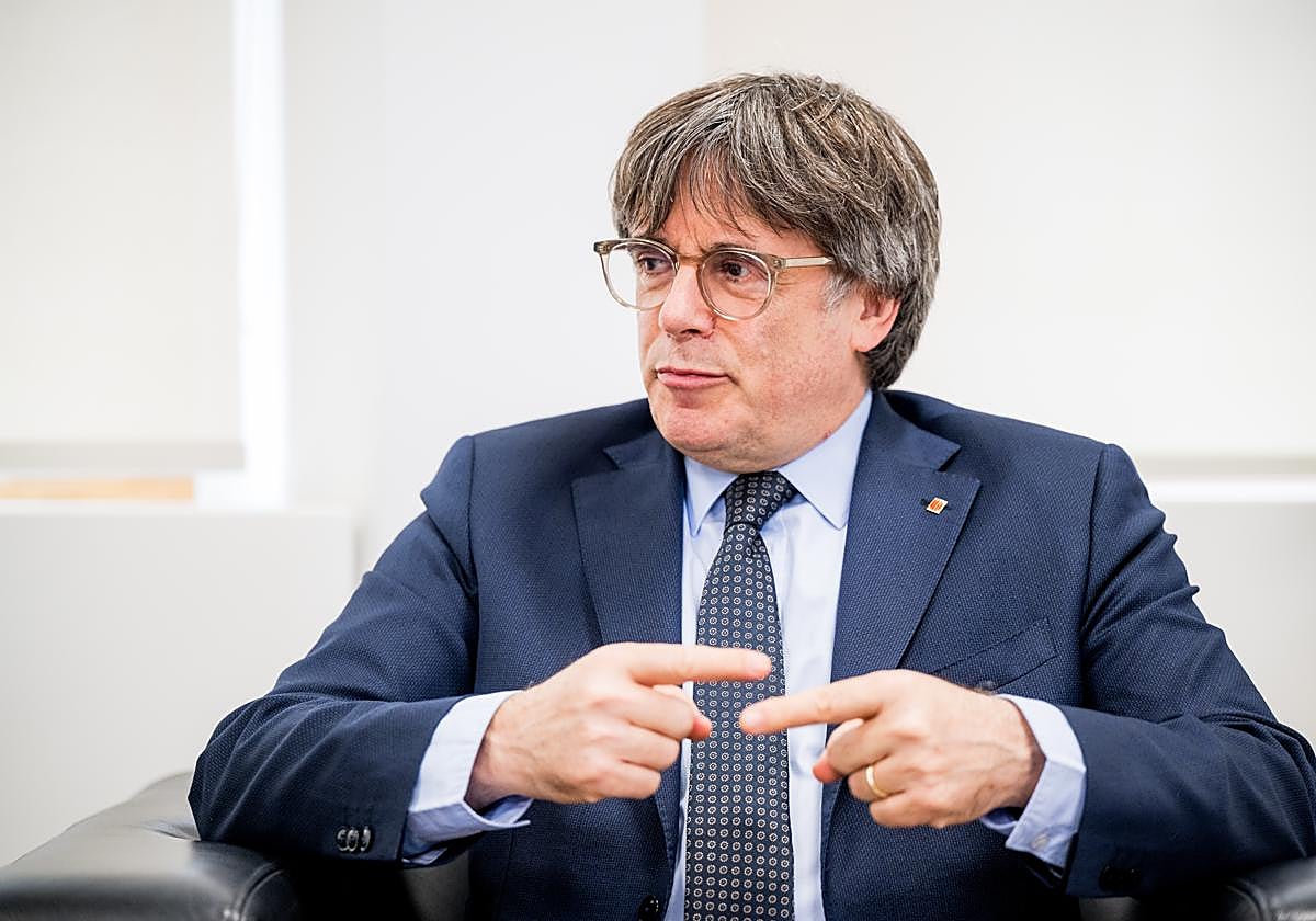El presidente de Junts Carles Puigdemont durante la reunión con Salvador Illa