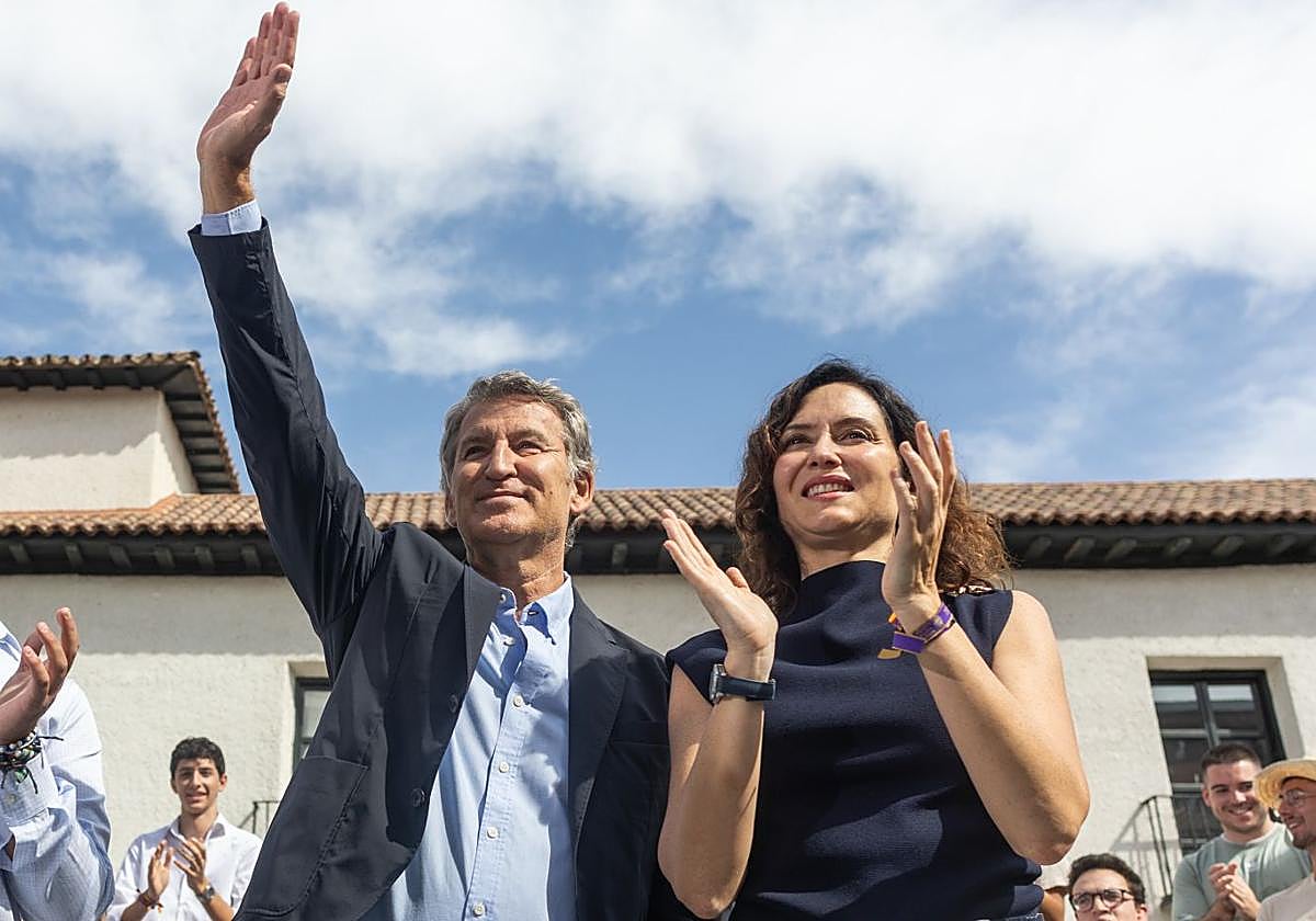 Alberto Núñez Feijóo y Isabel Díaz Ayuso, este viernes en el municipio madrileño de Arganda del Rey.