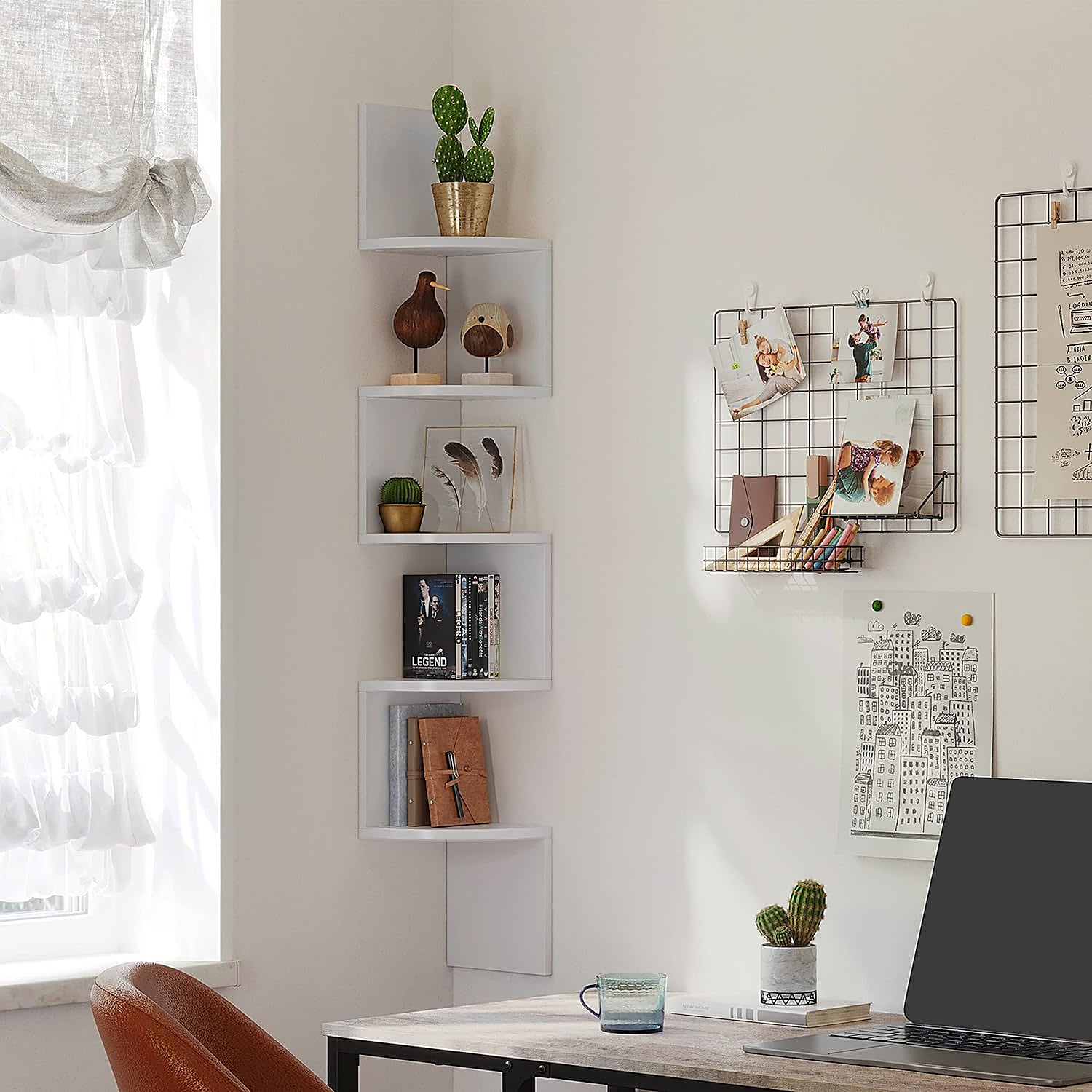 Optimiza rincones con diseño moderno y funcional gracias a esta estantería de esquina