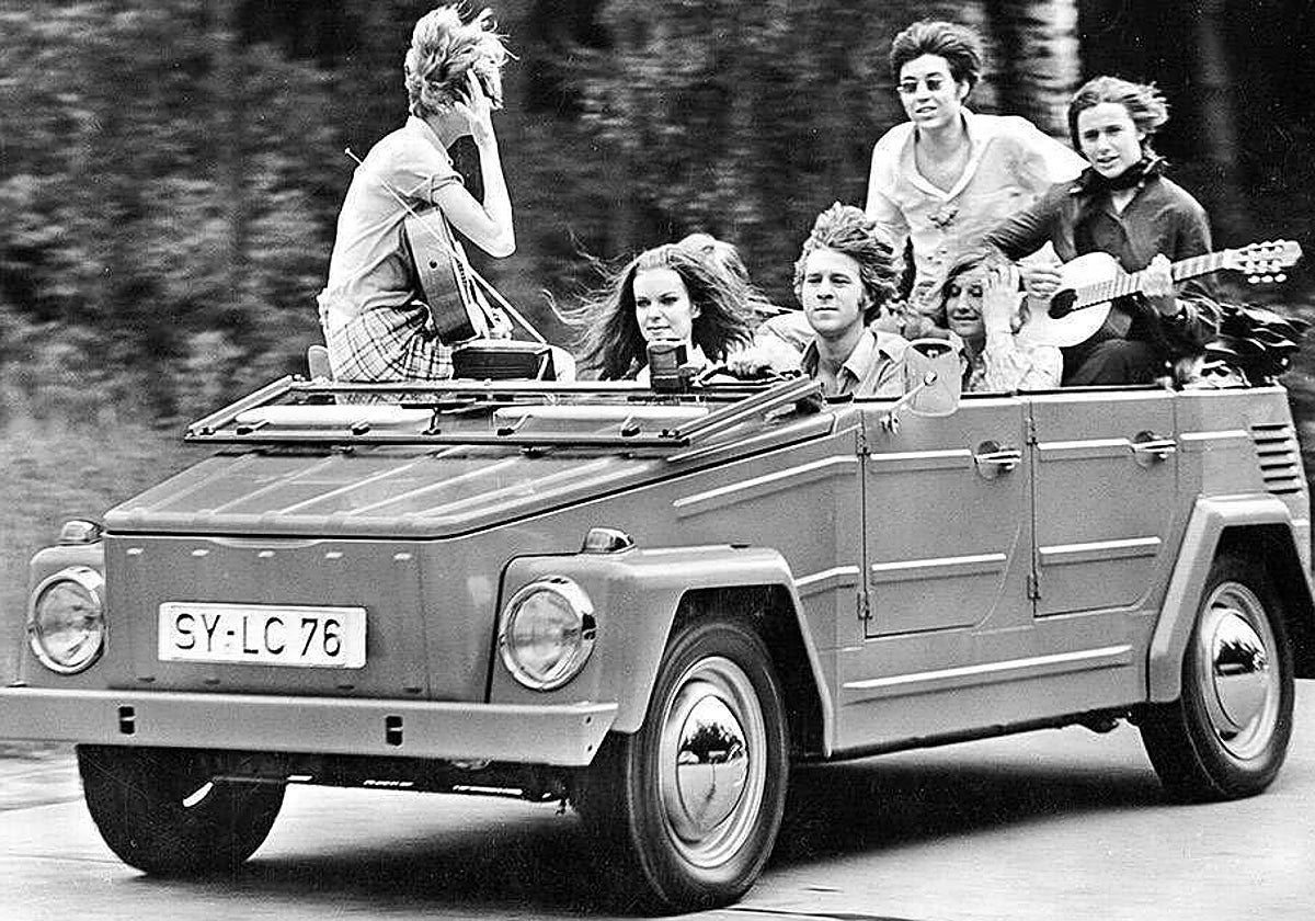 La carrocería, inspirada en el Kübelwagen de la II Guerra Mundial, sobre la plataforma del Karmann Ghia