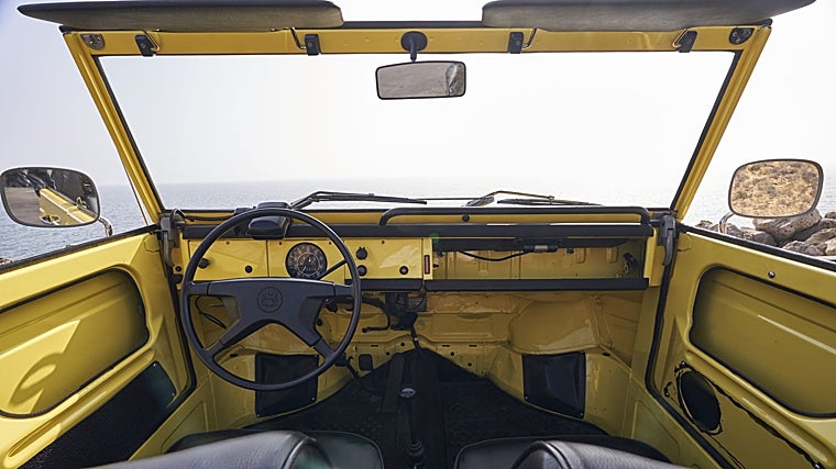 Interior del Tipo181, con la instrumentación del Escarabajo