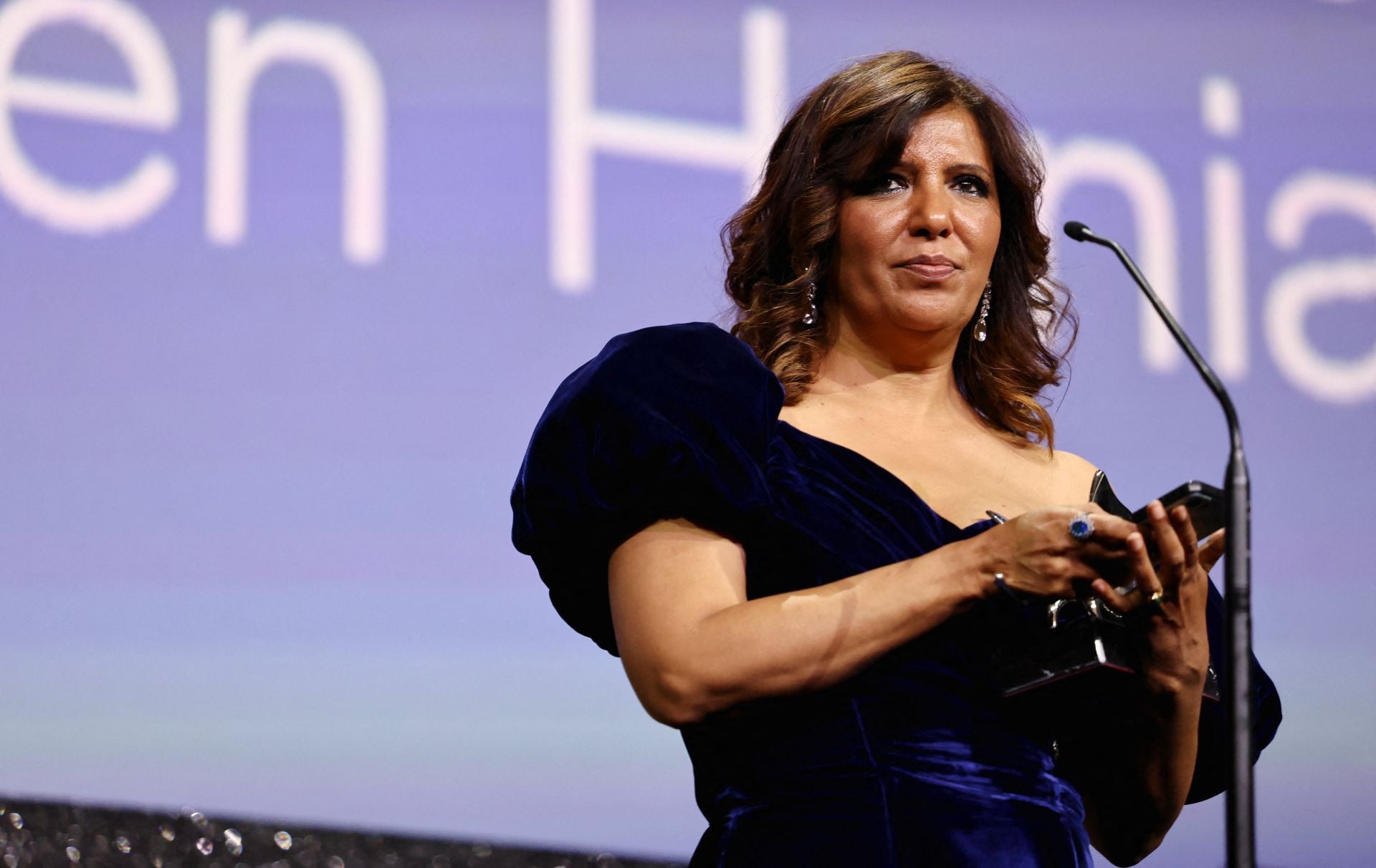 Kaouther Ben Hania recibe el León de Plata.