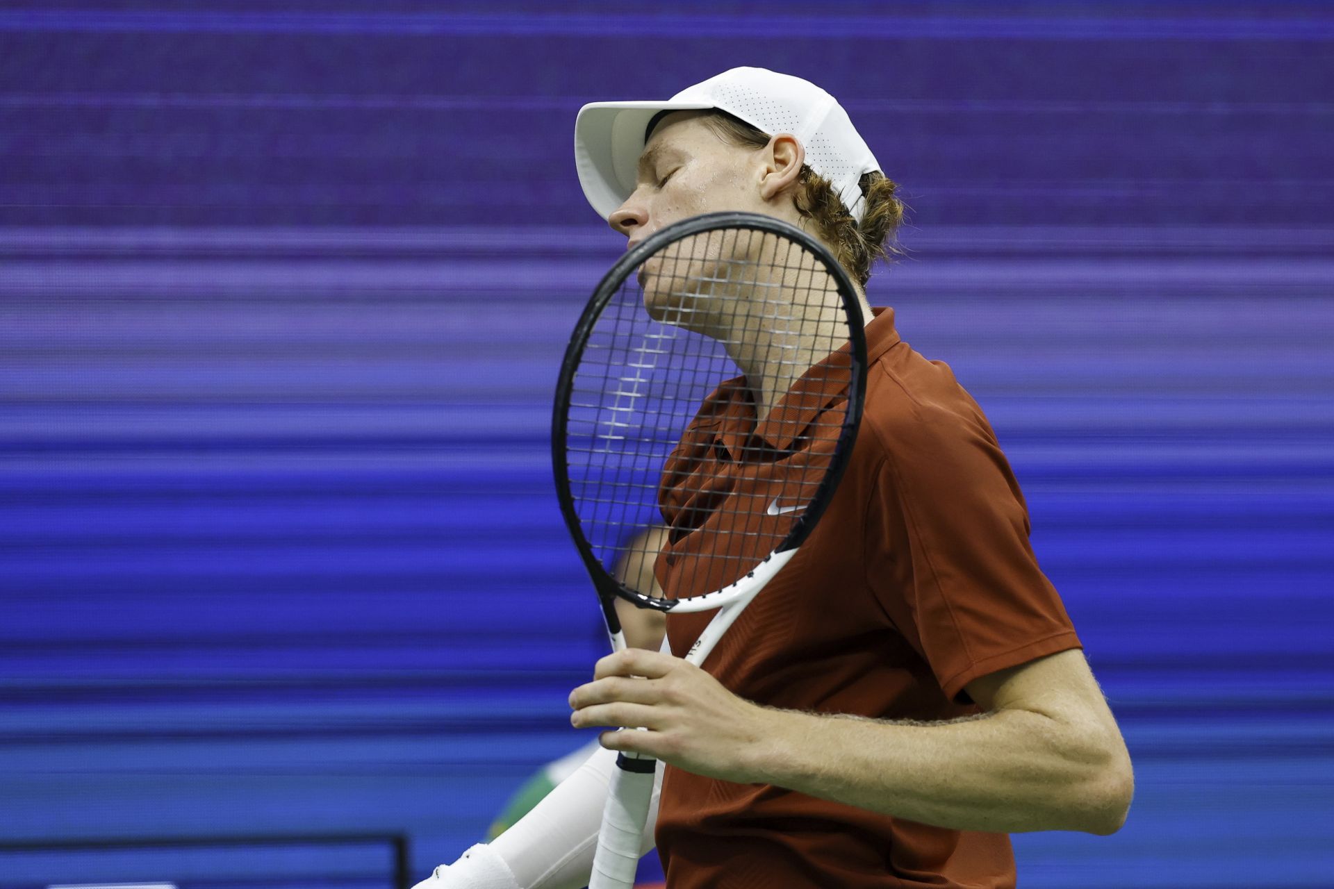 Jannik Sinner se vio desbordado por un Carlos Alcaraz que resultó avasallador.