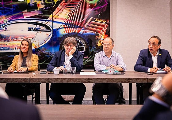 Junts reunió a su ejecutiva en Waterloo el día después de la reunión entre Puigdemont e Illa.