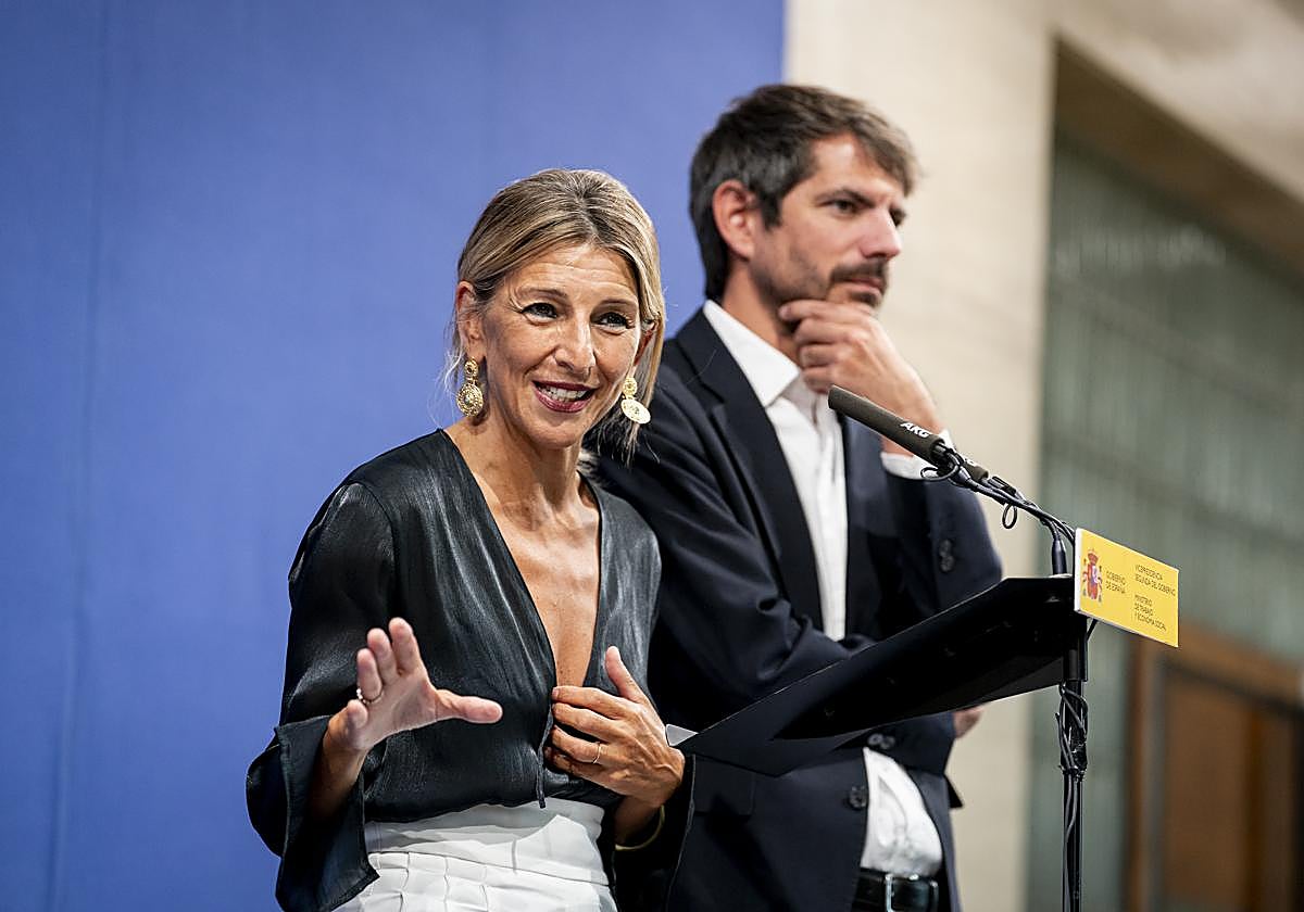 La vicepresidenta segunda del Gobierno Yolanda Díaz y el ministro de Cultura Ernest Urtasun.