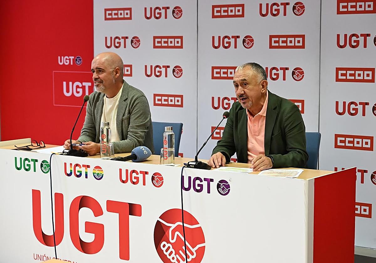Los secretarios generales de CC OO y UGT, Unai Sordo (i) y Pepe Álvarez, respectivamente.