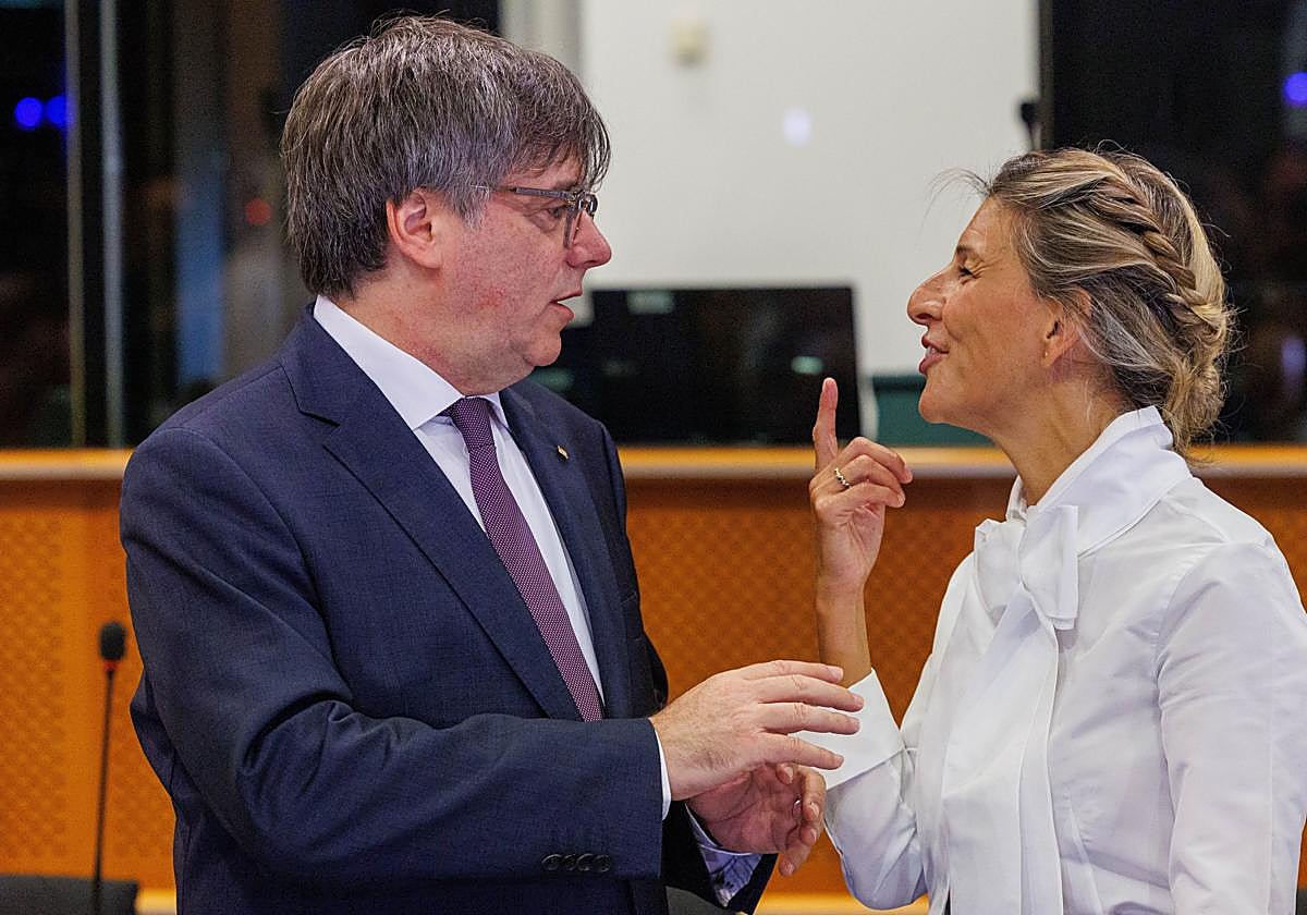 Carles Puigdemont y Yolanda Díaz, en Bruselas.