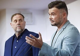 El presidente de ERC, Oriol Junqueras (i), y el portavoz del partido y diputado en el Congreso Gabriel Rufián.