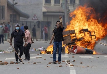 Las protestas anticorrupción hacen arder las calles de Nepal