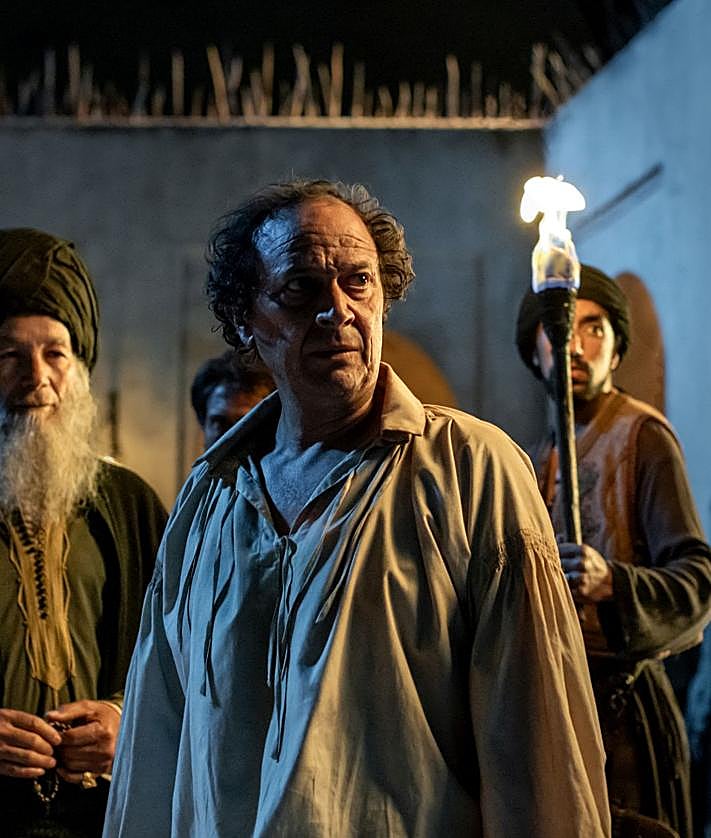 Imagen secundaria 2 - Tres fotogramas de la ficción.