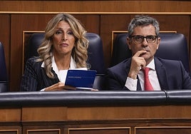 La vicepresidenta segunda, Yolanda Díaz, y el ministro de Justicia, Félix Bolaños, este martes en el pleno del Congreso