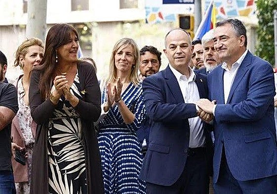 Esteban, con Laura Borràs y Jordi Turull en la Diada del año pasado, cuando aún era portavoz en el Congreso.