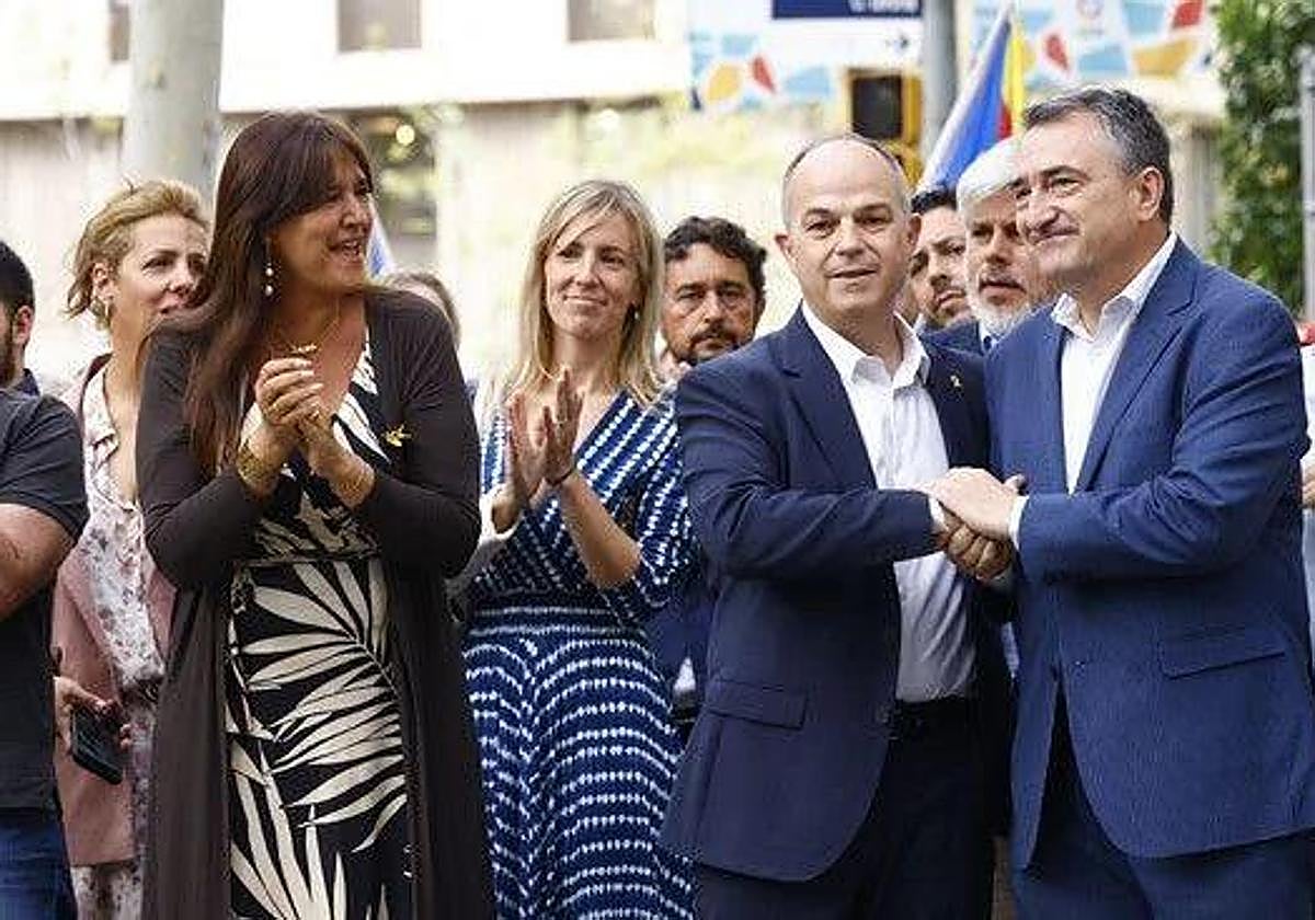 Esteban, con Laura Borràs y Jordi Turull en la Diada del año pasado, cuando aún era portavoz en el Congreso.