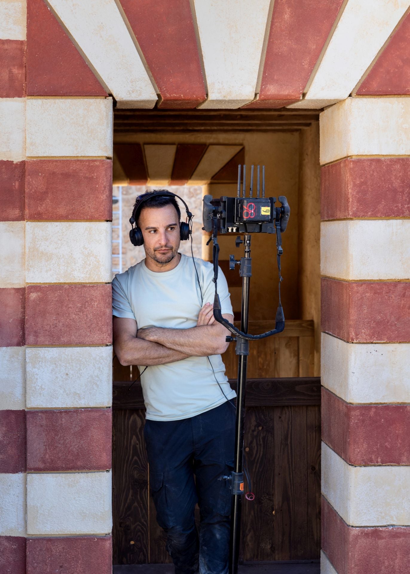 Alejandro Amenábar, en el set de rodaje de 'El cautivo'.