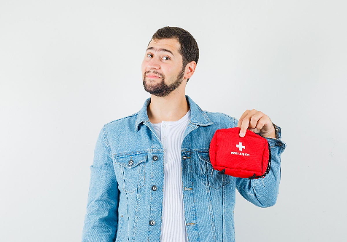 Este es el botiquín de primeros auxilios homologado que necesitas para llevar en el coche