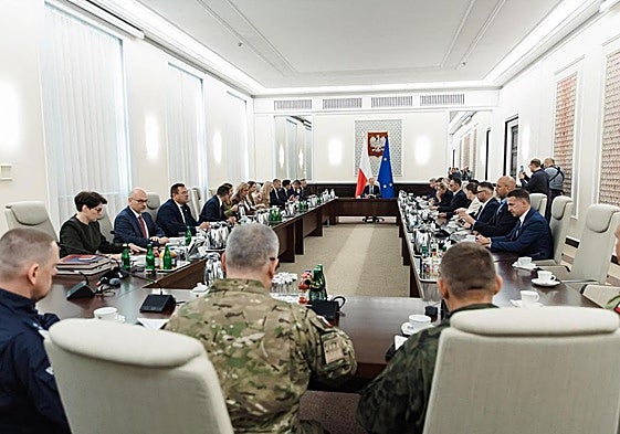 El primer ministro polaco, Donald Tusk, dirigió este miércoles una reunión de emergencia en Varsovia tras el incidente con los drones rusos.