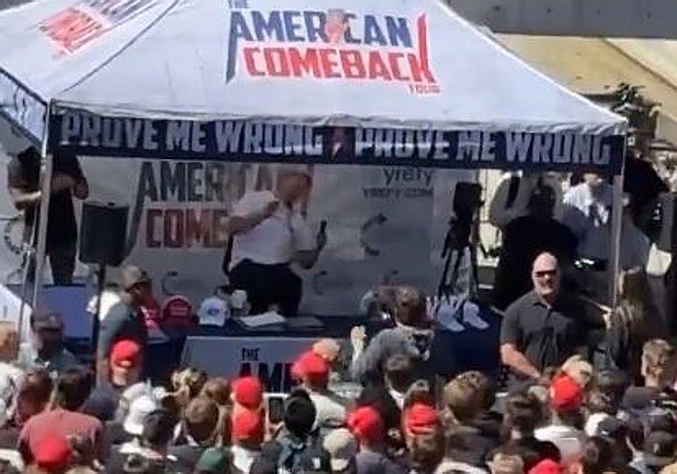 El momento en que el trumpista Charlie Kirk recibió el impacto de bala.