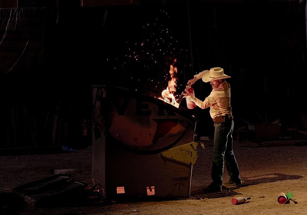 Imagen principal - Ari Aster plasma la paranoia estadounidense en &#039;Eddington&#039;