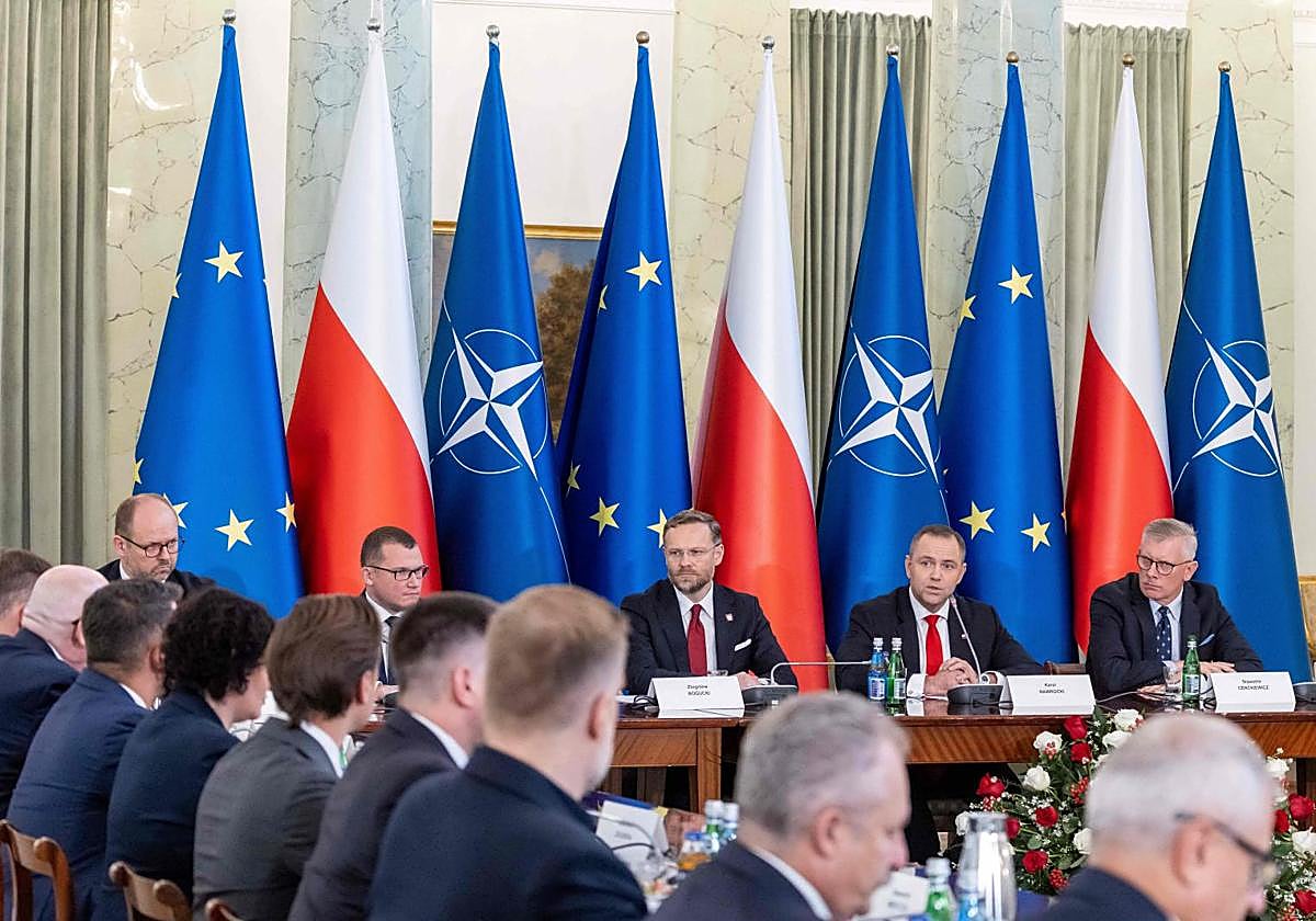 El presidente polaco, Karol Nawrocki, este jueves en una reunión del Consejo de Seguridad Nacional en Varsovia.