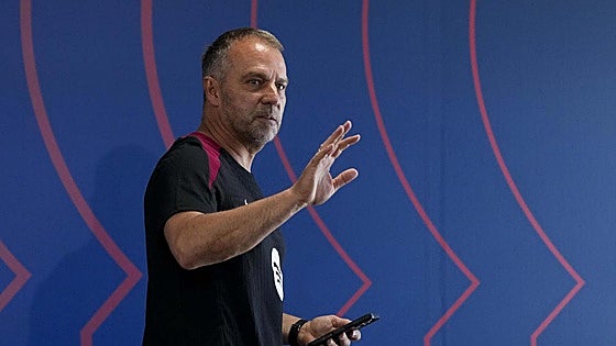 La UEFA levanta la sanción a Flick y podrá dirigir al Barça en el estreno de Champions