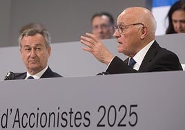 El presidente de Banco Sabadell, Josep Oliu, junto al consejero delegado del banco, César González-Bueno.