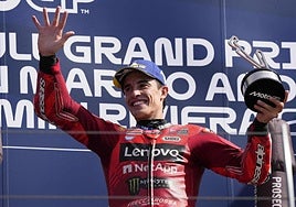 Marc Márquez celebra su triunfo en el Gran Premio de San Marino.