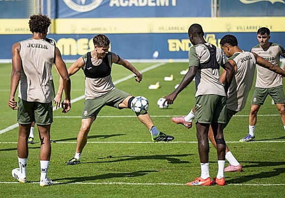 Entrenamiento del Villarreal previo a la visita al Tottenham.