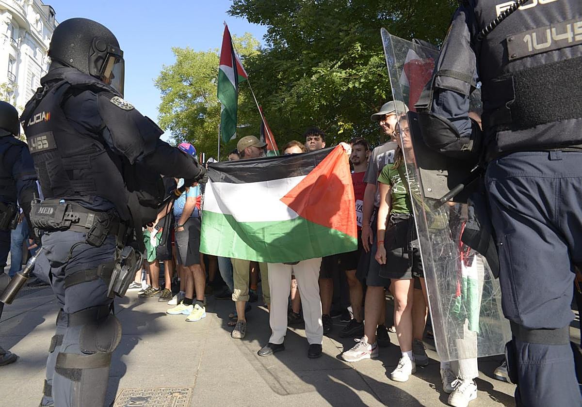 La UCI carga contra el Gobierno, que replica acusándole de «blanquear el genocidio de Gaza»