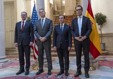 El Gobierno se reúne con el secretario del Tesoro de EE UU en Madrid para tratar la guerra comercial