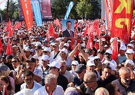 Simpatizantes del principal partido de la oposición, el CHP, en una manifestación en Ankara el domingo.