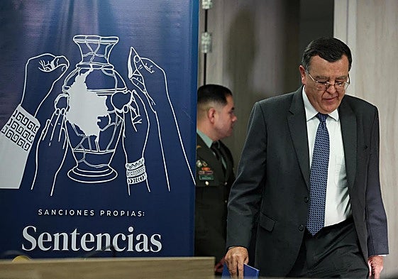 El magistrado colombiano de la Jurisdicción Especial para la Paz, Alejandro Ramelli, asiste a la lectura de la sentencia contra los excomandantes de las FARC.