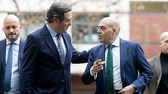 Los empresarios, ante la obligación de atender en catalán en toda España: «Es irresponsable y supondrá un sobrecoste»