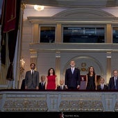 Los Reyes, en el Palco Real del Teatro Real antes de una representación.