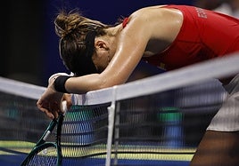 Paula Badosa, abatida tras caer ante Elina Svitolina.