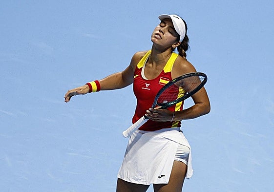 Jessica Bouzas se lamenta tras perder un punto ante Marta Kostyuk.