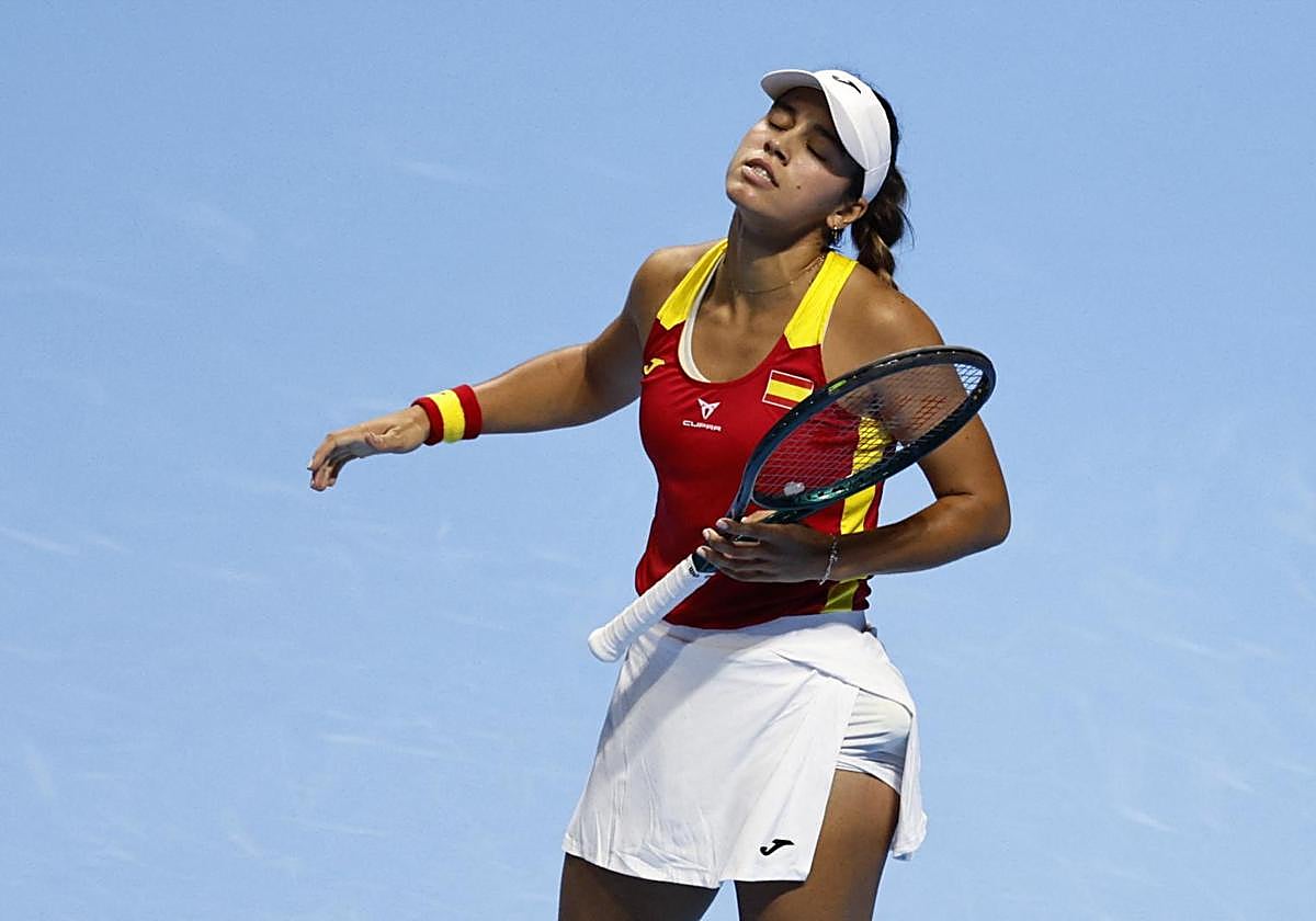 Jessica Bouzas se lamenta tras perder un punto ante Marta Kostyuk.