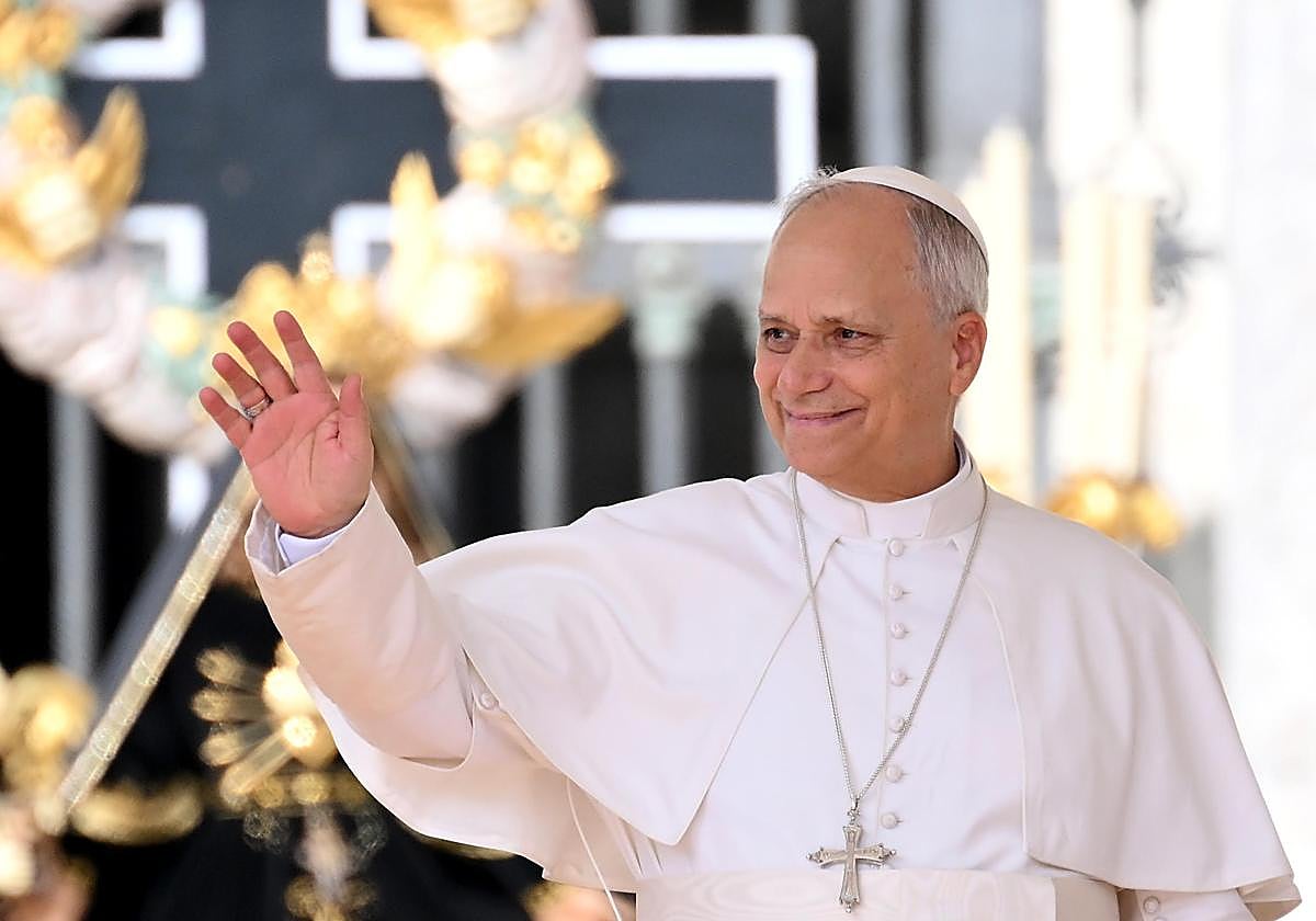 El Papa León XIV saluda en la Plaza de San Pedro el 17 de septiembre de 2025.