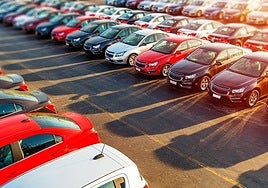 Cada vez hay más elécrtricos, pero el aprque automovilístico es más viejo