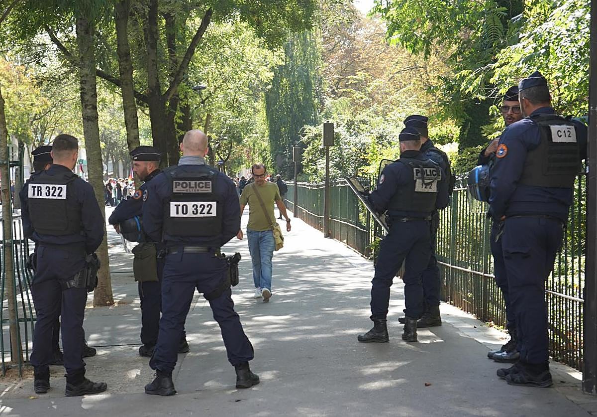 Imagen de archivo de una patrulla de la Policía francesa.