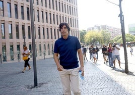 El hijo de Negreira a la salida de la Ciudad de la Justicia.
