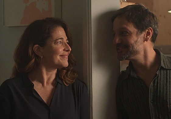 Nora Navas y el argentino Rodrigo de la Serna, una tensión sexual no resuelta en 'Mi amiga Eva'.