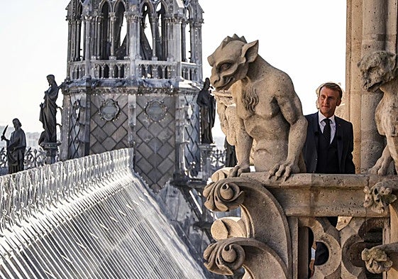El presidente de Francia, Emmanuel Macron, durante la visita a Nore-Dame.