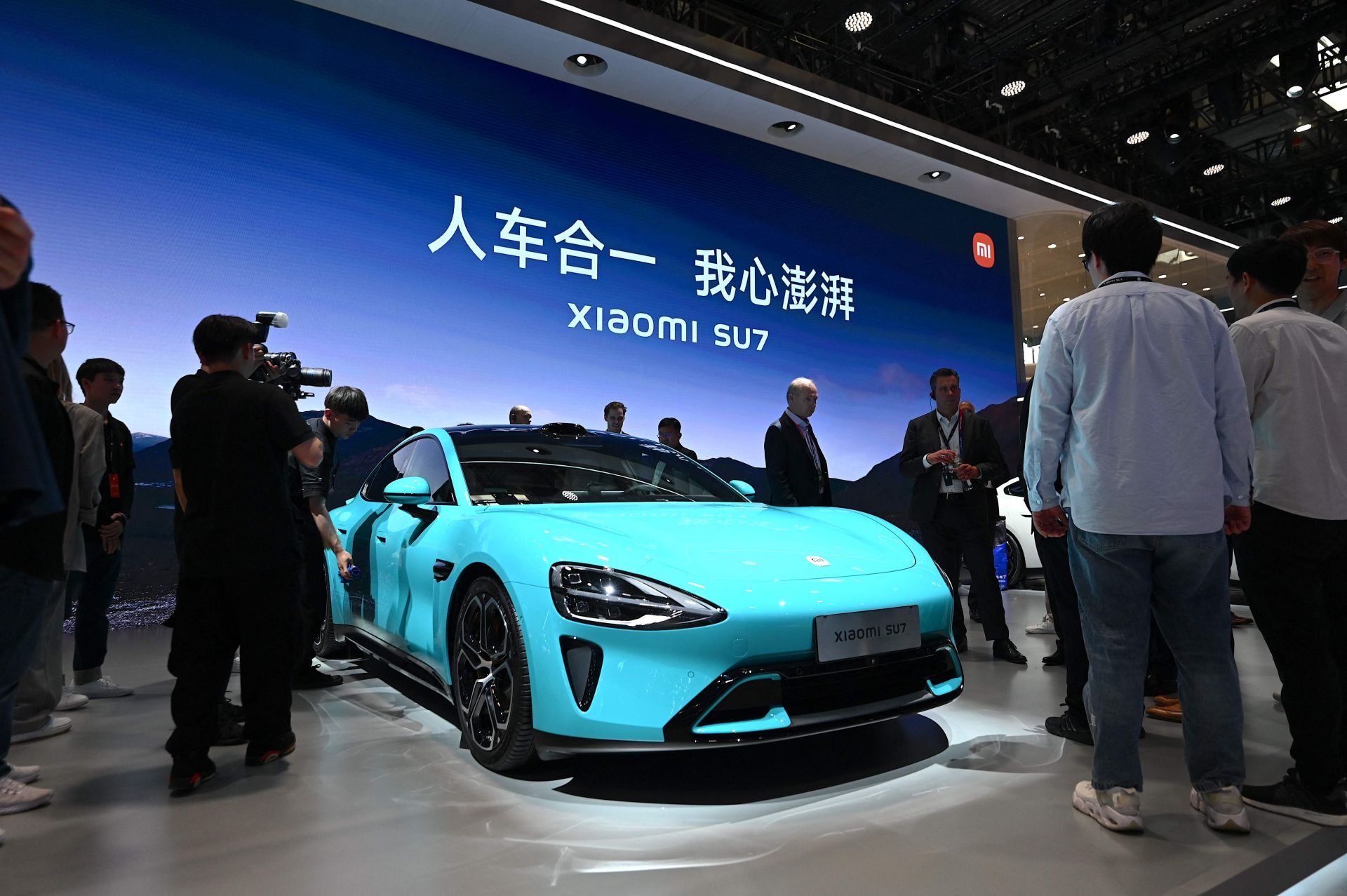 Presentación de un nuevo modelo de coche eléctrico en China en 2023.