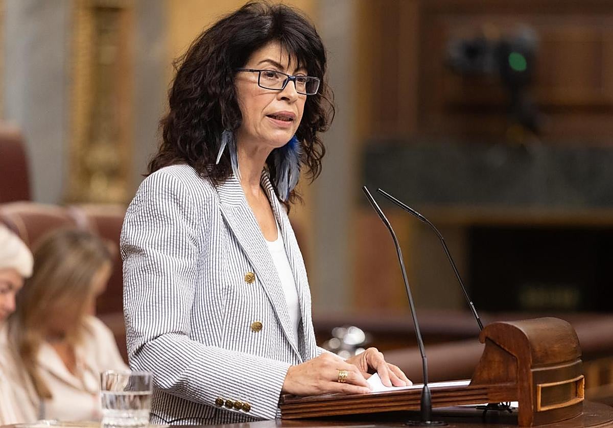 La ministra de Igualda, Ana Redondo, durante la sesión de control al Gobierno del pasado miércoles en el Congreso.