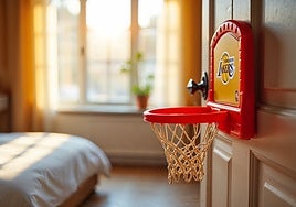 Lleva toda la emoción de la NBA a tu casa con esta mini canasta de los Lakers