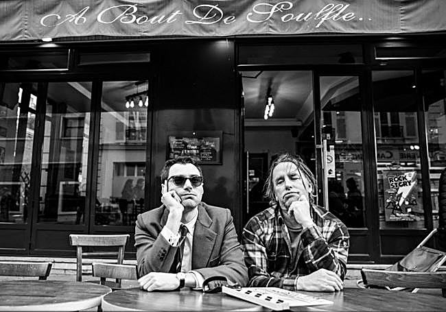 Richard Linklater y el actor Guillaume Marbeck, que encarna a Jean-Luc Godard.