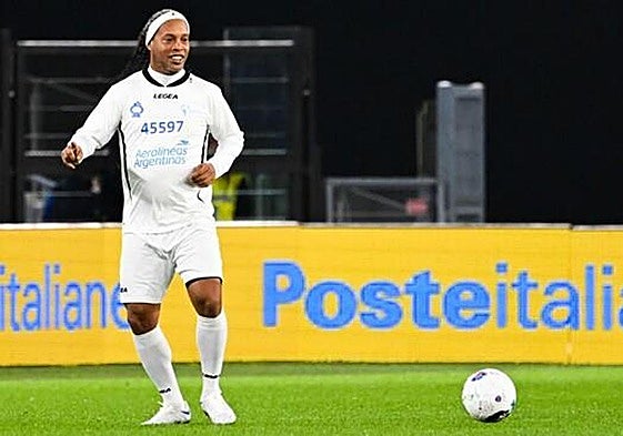 Ronaldinho, durante un partido benéfico.