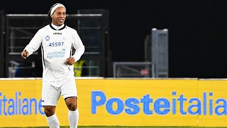 Ronaldinho será el encargado de entregar el Balón de Oro