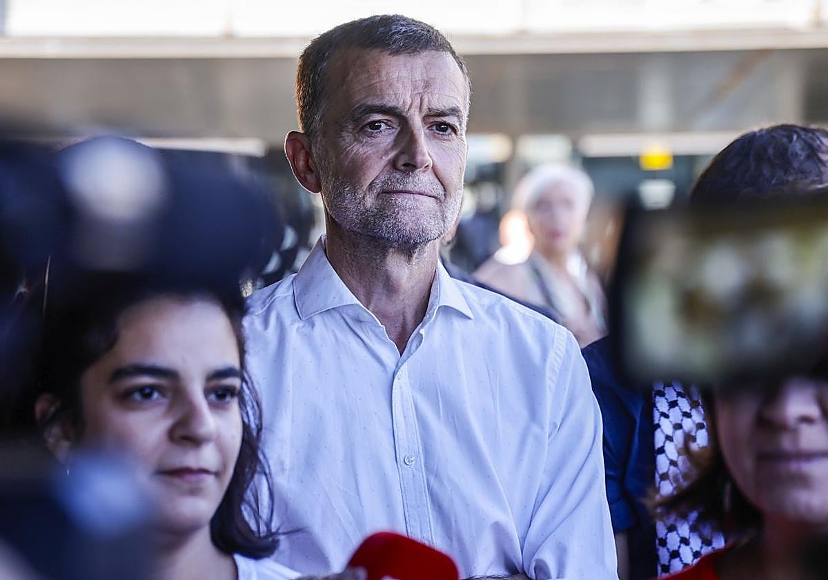 El Coordinador de Izquierda Unida, Antonio Maillo, durante la presentación del cambio de la nueva denominación oficial de la estación de Córdoba-Julio Anguita.
