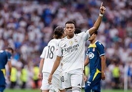 Kylian Mbappé celebra su gol al Espanyol.